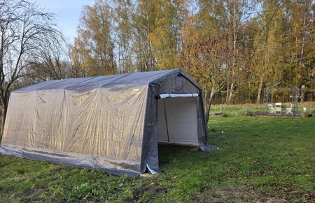 plachtové garáže poskytují efektivní ochranu vozidel a šetří prostor díky jednoduché a praktické konstrukci. ideální řešení pro každého, kdo hledá cenově dostupnou a flexibilní garáž.