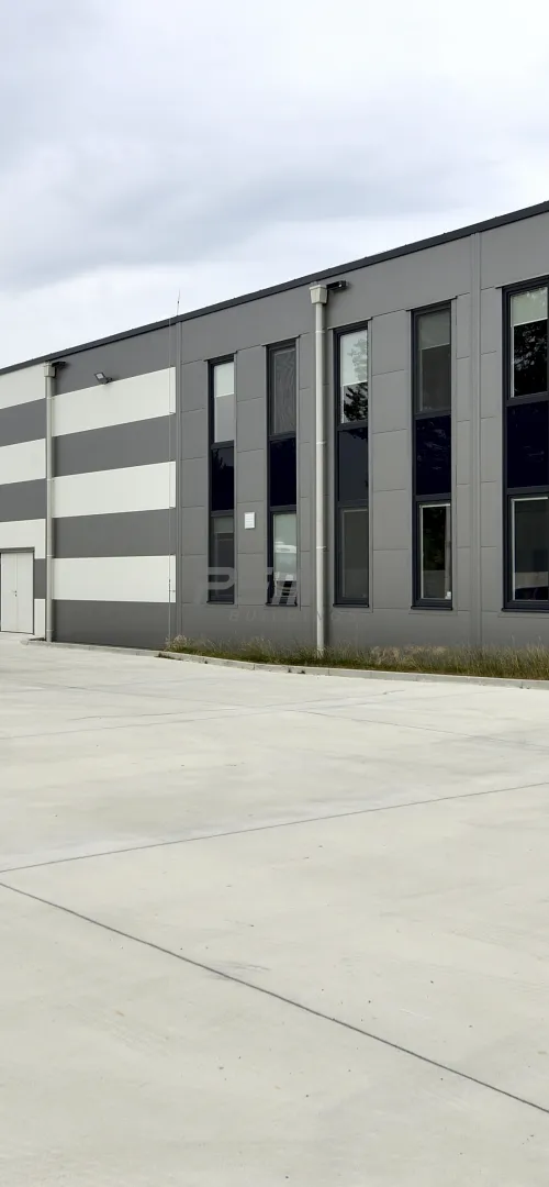 objevte nejnovější trendy a inovace v průmyslových halách pro rok 2025. moderní řešení, design a technologie pro efektivní průmyslové prostory.