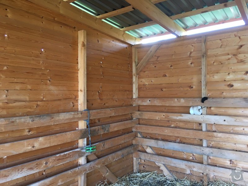 průvodce výběrem dřevěného přístřešku pro koně: tipy na nejlepší materiály, design a umístění pro pohodlí a bezpečí vašeho koně.