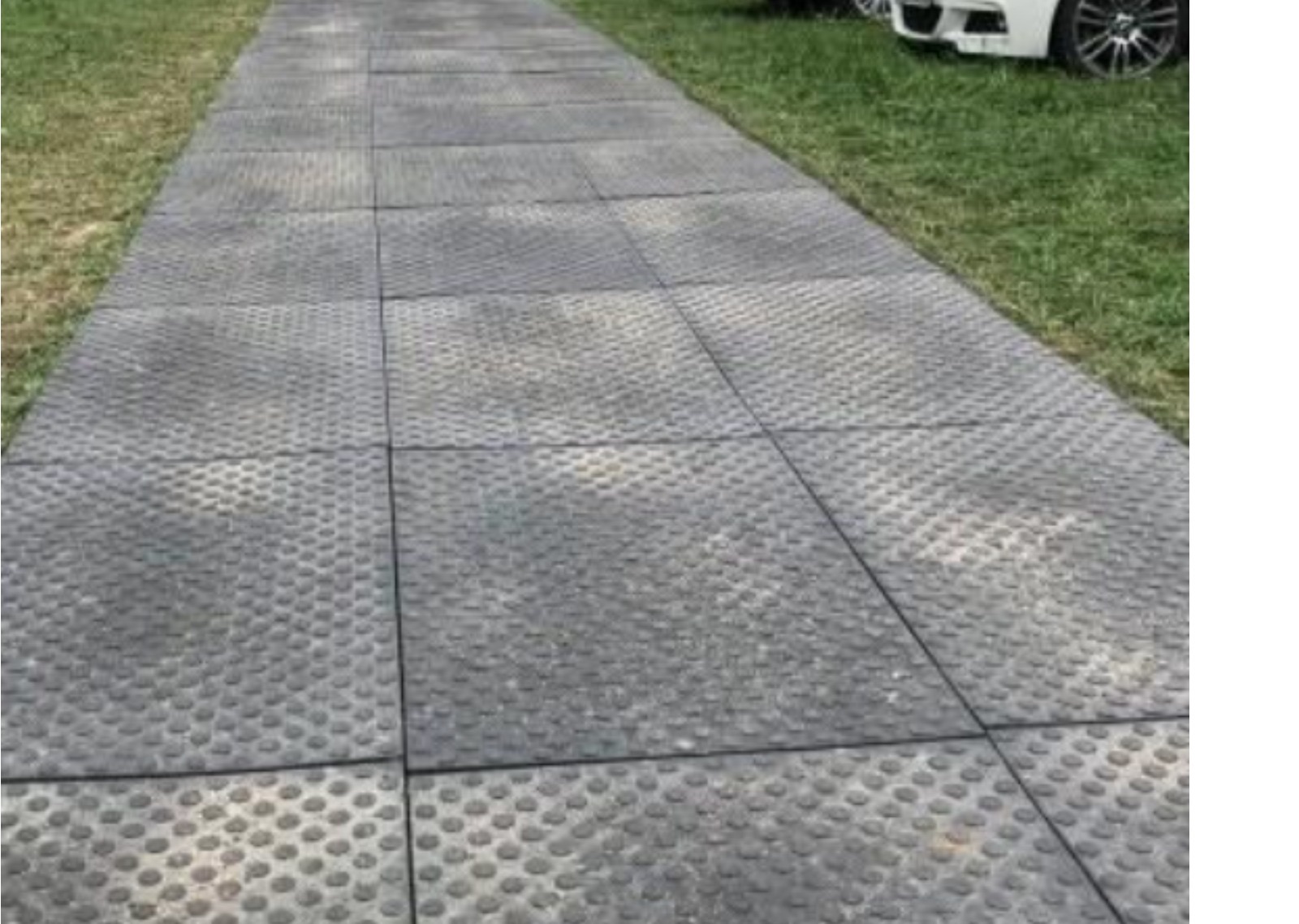 průvodce výběrem ideálního přístřešku pro koně, který zajistí pohodlí a ochranu vašeho zvířete za každého počasí.