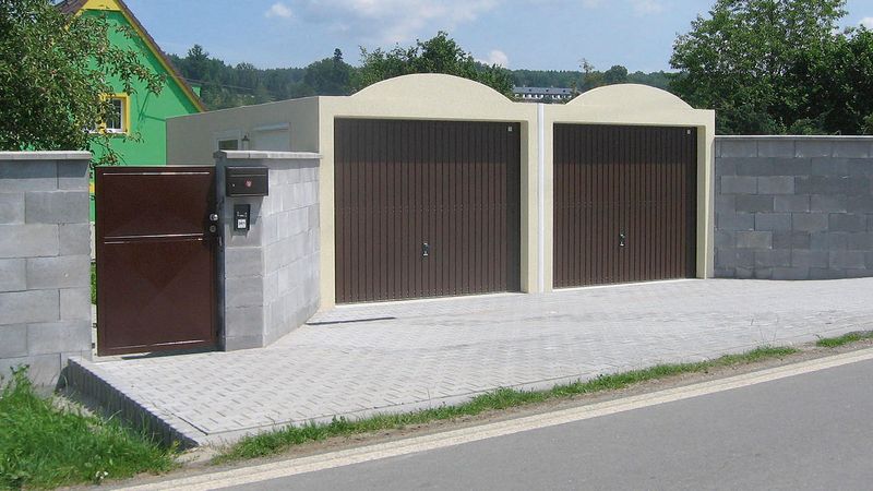 objevte tipy a rady pro výběr ideální přenosné garáže na auto, která zajistí ochranu vašeho vozidla před nepříznivým počasím a poškozením.