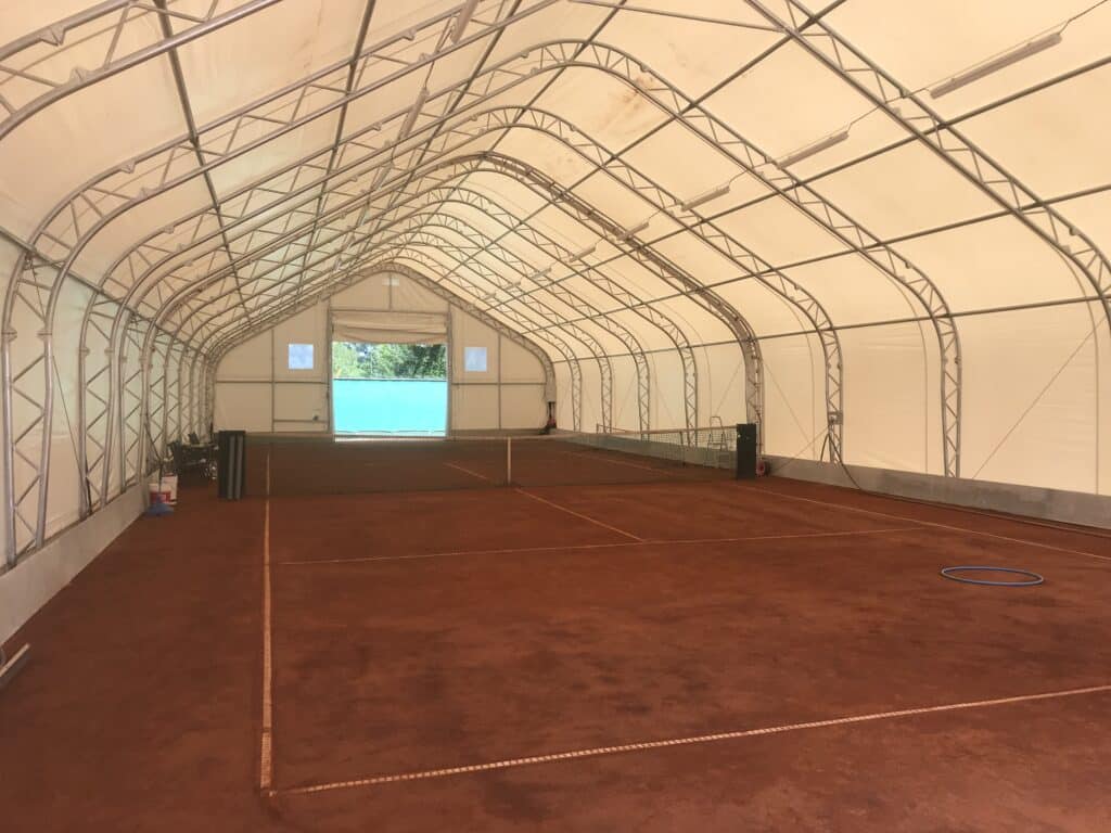objevte výhody a různá využití plachtových hal v roce 2025. efektivní, flexibilní a ekonomické řešení pro průmysl i skladování.